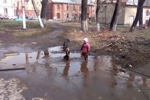 Счастливый ребенок везде грязь найдет!