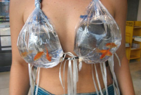 10 человек, неправильно выбравших купальный костюм