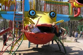 Жуткие детские игровые площадки, способные сломать психику любого ребенка  