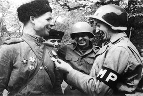 71 год рукопожатию на Эльбе