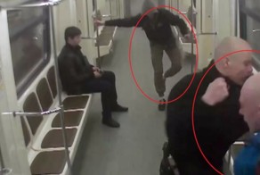 Московские полицейские задержали несовершеннолетних скинхедов, избивших в метро мигрантов