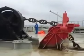  Вот что происходит, когда теряешь контроль над якорем на большем судне