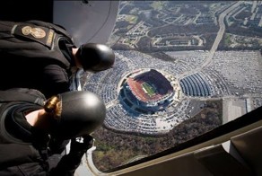 Прыжок с парашютом на стадион!