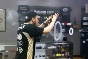 Эффектные трюки укротителя табачного дыма 