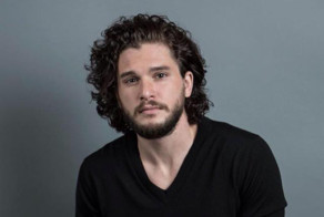 «Эффект Джона Сноу». Мужские завивки стали новым трендом