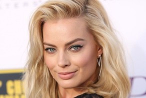 15 сексапильных звезд, которые не выглядят на свой возраст