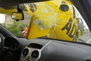 Неудачно припаркованный вертолет