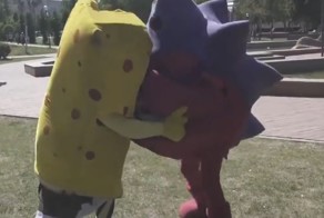 Губка Боб и Ёж из «Смешариков» подрались на празднике в  Татарстане