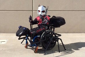 Гениальное превращение колясок детей-инвалидов в потрясные костюмы знаменитых персонажей 