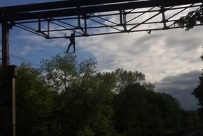 Почти премия Дарвина: житель Калининграда упал с высоты на высоковольтные провода, пытаясь сделать эффектное селфи