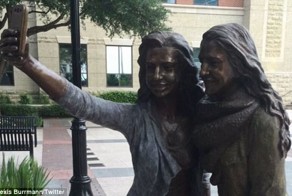 Во имя селфи: в Техасе установили статую в честь селфи