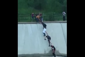 Спасение собаки в Алма-Аты небезразличными людьми