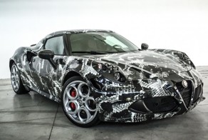 Alfa Romeo облачили в "змеиную кожу"