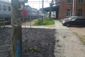 Сделано "на века"! В Санкт-Петербурге асфальт уложили поверх травы