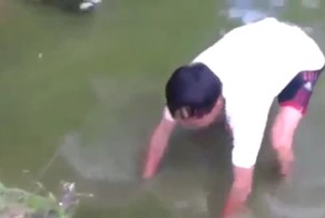 Когда решил половить рыбу электрической удочкой