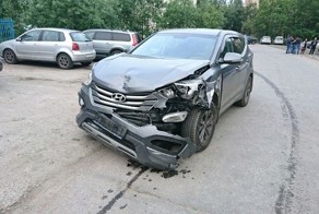 Пьяный водитель протаранил 5 машин, пытаясь "красиво припарковаться"