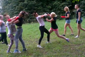 Женские ультрас-группировки, готовящиеся встретить иностранных соперников на Чемпионате мира по футболу 2018