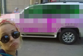 Друзья поздравили друга пугающими надписями на автомобиле