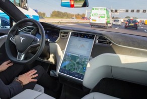 Первая смертельная авария с "автопилотом" Tesla