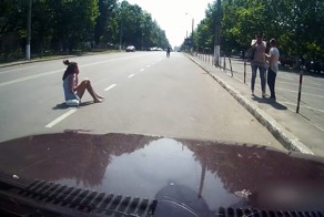 В Одессе на "зебре" сбили молодую девушку