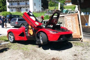 Водитель LaFerrari чихнул и устроил дорогую аварию