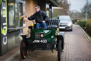 Может ли 111-летний автомобиль справляться с современными задачами?