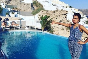 Когда мужу не дали визу: Женщина сделала подборку забавных фото во время медового месяца