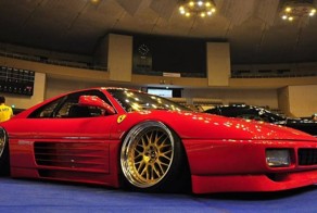 Заниженная Феррари с отрицательным развалом