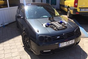 Volkswagen Golf с твин-турбо V10 Audi