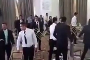 Мексиканский конгресс учителей окончился дракой с метанием стульев