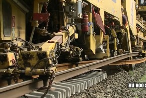 Супермашина по перекладке железнодорожных путей