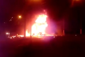 В Твери сгорела фура со свиньям