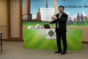 В Таиланде разбили "небьющуюся" урну для голосования