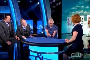 Невероятный карточный фокус от иллюзиониста без рук