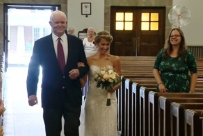 Невесту отвел к алтарю мужчина, которому пересадили сердце ее отца