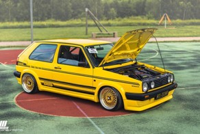 Олдскульный тюнингованный Volkswagen Golf Mk2