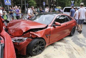 В Литве BMW M4 протаранила Ferrari California