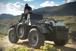 Английский броневик превратили в скоростное высокопроходимое багги