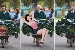 Дедушка с гигантской капустой собрал отличный урожай фотожаб