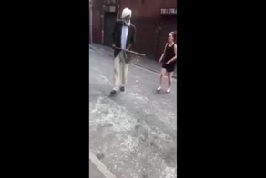 Старый индийский развратник развел проститутку