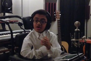 Бесстрашный мальчик, который имеет неизлечимое заболевание прекрасно перепел хит Эминема