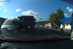 Авария дня. Зерновоз устроил ДТП с семью машинами