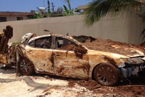 Пенсионер похоронил автомобиль во дворе своего дома, чтобы получить страховку