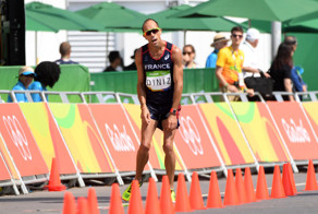 Олимпийский герой - штаны с дырой