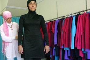 Мусульманки Британии раскупают буркини в пику французам