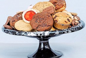 Что мы едим: британка хранила сладости 20 лет, а им хоть бы хны