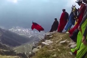 Массовый полет в вингсьюте