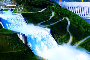 Испытания водосброса на Саяно-Шушенской ГЭС