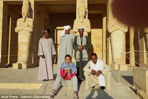 Звезда Болливуда отказалась от силиконовой груди, откровенных нарядов, чтобы стать монашкой