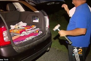 Отставной полицейский спас младенца из раскаленной машины